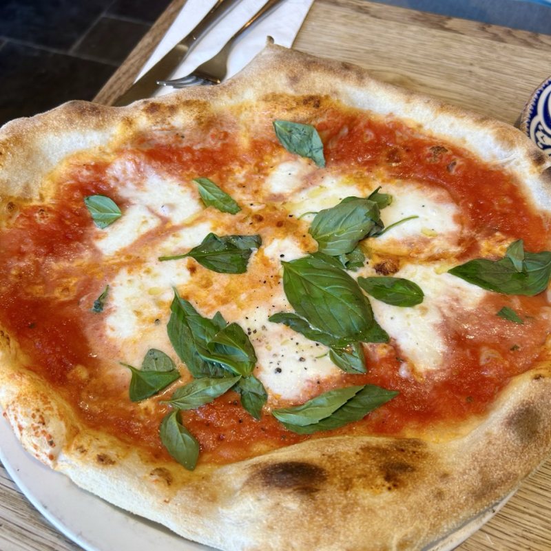 Pizza margarita - La Piedra - Jerusalem